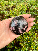 Load image into Gallery viewer, Rhodonite Palm Stone