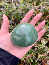 Load image into Gallery viewer, Aventurine Palm Stone