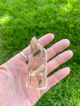 Load image into Gallery viewer, Clear Quartz Point