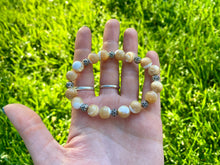 Load image into Gallery viewer, Mother of Pearl Stretch Bracelet