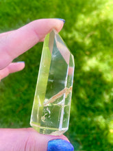 Load image into Gallery viewer, Clear Quartz Point
