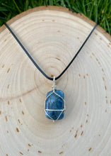 Load image into Gallery viewer, Blue Kyanite Pendant
