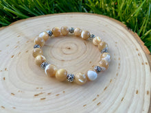 Load image into Gallery viewer, Mother of Pearl Stretch Bracelet
